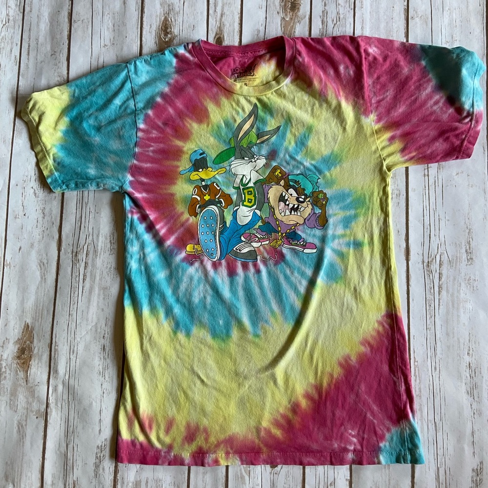 Looney Tunes tie dyed graphic shirt